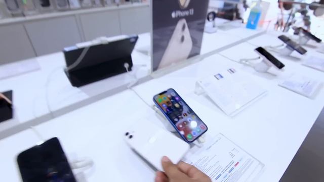 Buying iPhone 13 Series Retail Unit on First Sale Date #Vlog #iPhone13ProMax смотреть онлайн