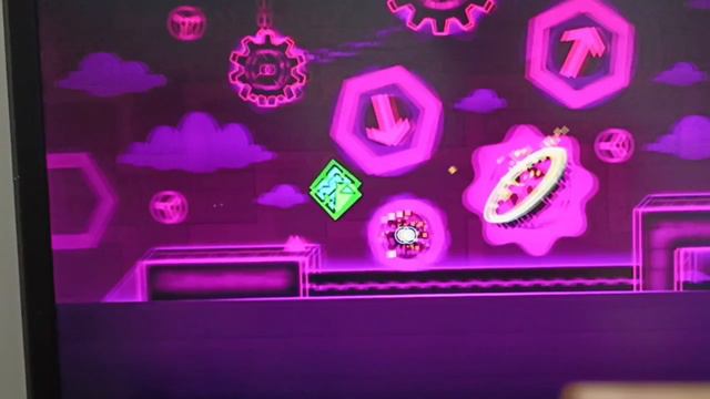 геометрия дэш играю на наунбуке смотреть онлайн