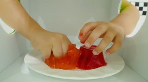 Крис развивает воображение с загадочными коробками