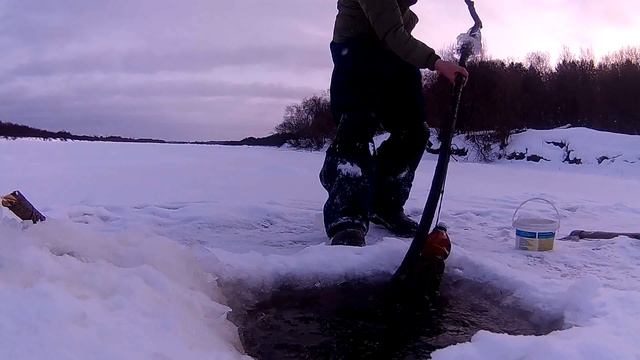 Встретил зверя на рыбалке. Какая красота тут проживает! - Болен Рыбалкой №411 смотреть онлайн