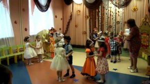 Танец для детей - "Раз ладошка" (Поссорились - помирились)