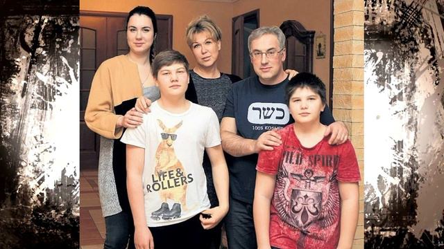Больше 30 лет вместе! Вот как выглядит жена и приемные дети  ведущего Андрея Норкина?