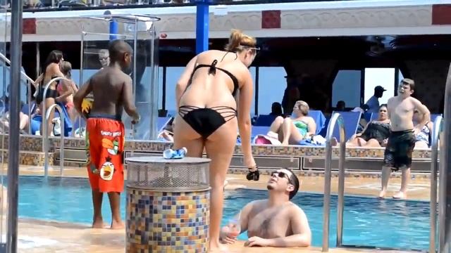 США Круиз развлекуха! Американцы без комплексов супер купальник у тёти смотреть онлайн