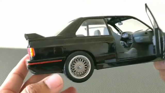 Unboxing of BMW M3 E30 Sport Evolution 1:18 Diecast Scale Model by Solido смотреть онлайн