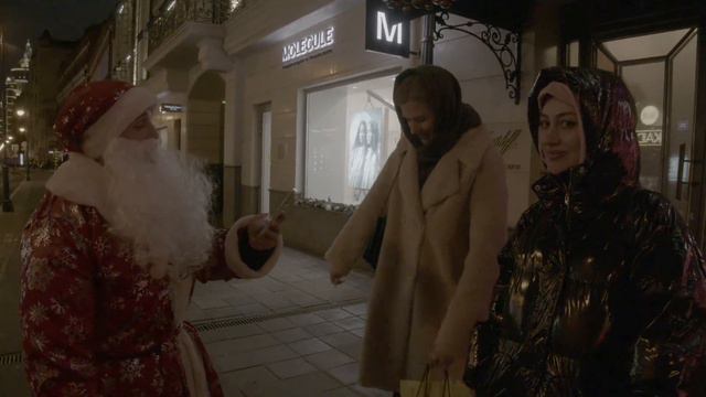 ДЕД МОРОЗ НА ПАТРИКАХ ИЩЕТ ЧУШПАНОВ смотреть онлайн