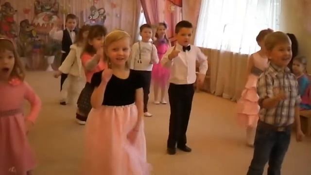 Танец "Далеко от мамы" смотреть онлайн