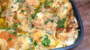 Очень вкусный рецепт на ужин. Курица в сметанном соусе. Вся моя сеьмя любит эту курицу в духовке