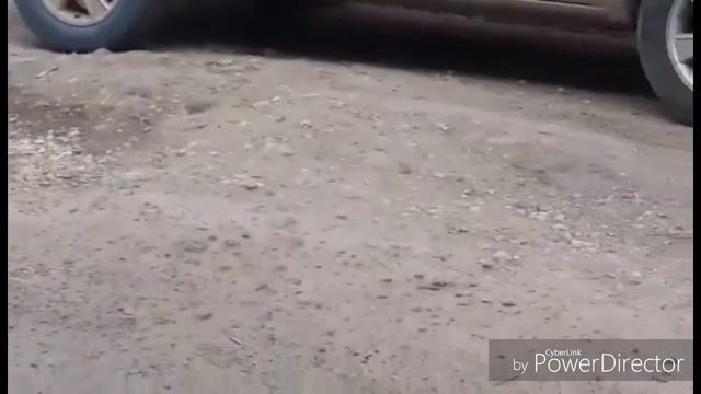 Vía hacia la universidad Luis Vargas Torres destruida смотреть онлайн