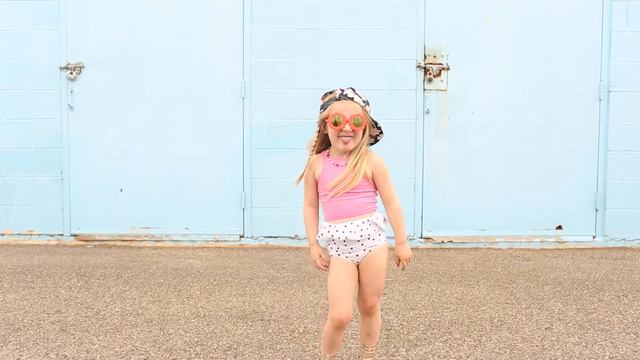 Kortni jeane Kid swimwear with Brightyn смотреть онлайн