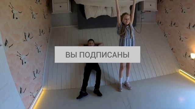 ДОМ ВВЕРХ ДНОМ С НАКЛОНАМИ ? Гуляем в перевернутом доме смотреть онлайн
