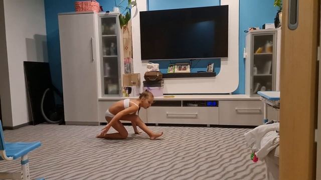 Часть постановки в домашнем исполнении под любимую музыку! смотреть онлайн