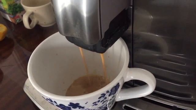 Saeco coffee maker during operation - Make a nice coffee смотреть онлайн