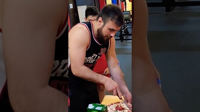 С Днем Рождения Асл!? Ты лучший тренер на свете!??#кикбоксинг #тренировка #спарринг #кикбоксингдети смотреть онлайн