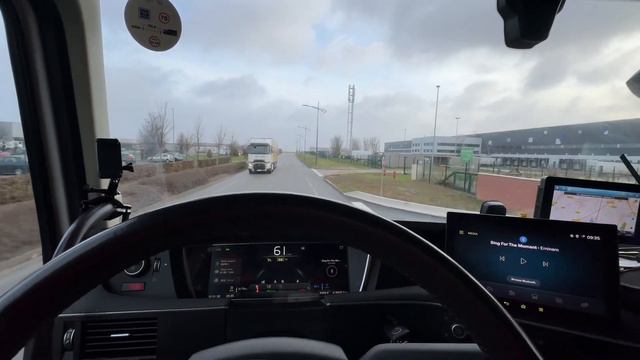 Первый день протестов во Франции | Прорываюсь в порт Кале | Дальнобой по Европе смотреть онлайн