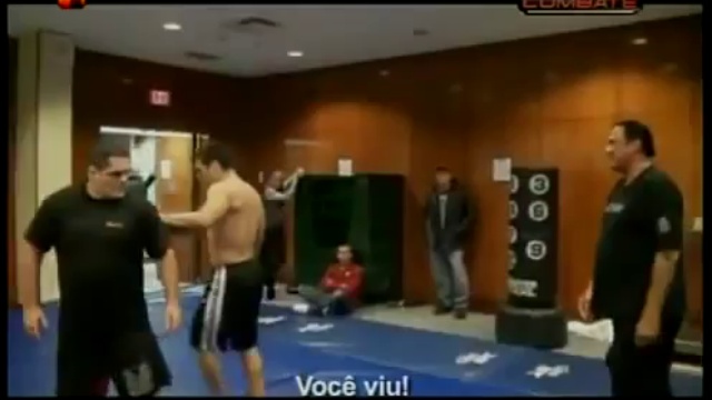 Стивен Сигал тренирует Лиоту Мачиду. смотреть онлайн