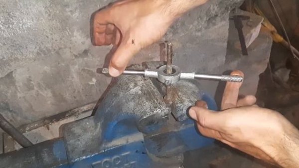 Как прогнать резьбу на шпильке