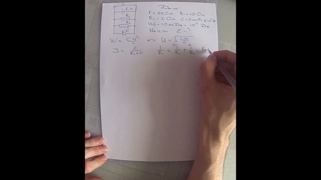 Источник постоянного тока с внутренним сопротивлением r=04 Ом подсоединен к параллельно соединенным смотреть онлайн