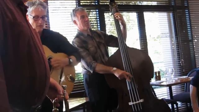Riverwalk Trio: Mack the Knife смотреть онлайн