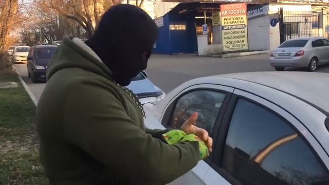 Что будет если попробовать разбить стекло в машине 4 смотреть онлайн