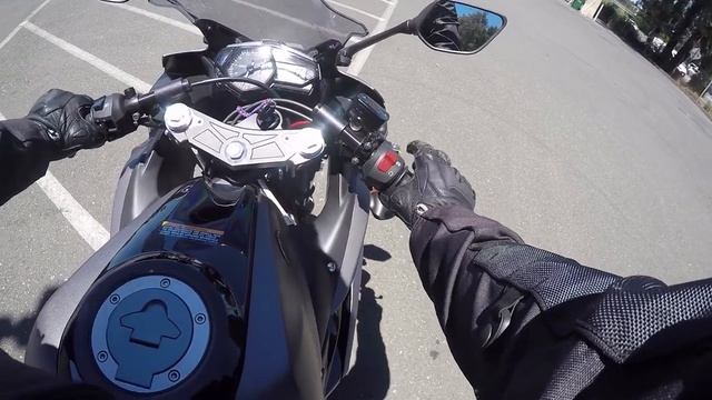 New motorcycle riders how to use the front brake with drills смотреть онлайн