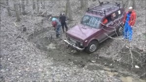 Внедорожники Нива 5d против Нива 3d на бездорожье