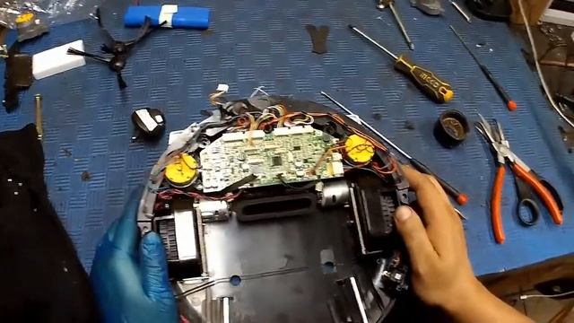 Робот пылесос Ilife V5S Pro , замена моторчиков щеток и колес.