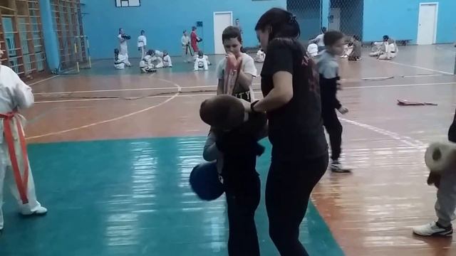 Тренировка по тхэквондо. Тренер Карина Разумная смотреть онлайн