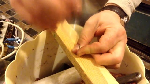 как забить гвоздь ЛАМПОЧКОЙ смотреть онлайн