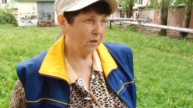 Под окнами домов устроили свалку смотреть онлайн