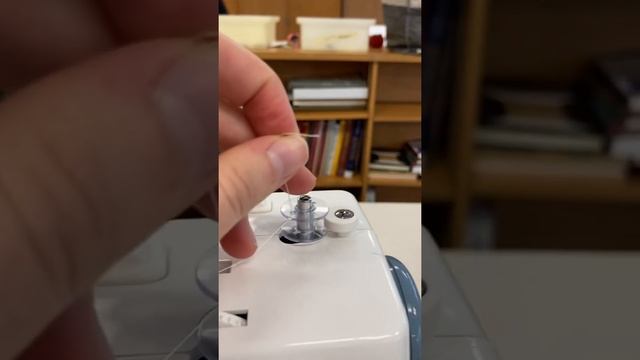 Winding a bobbin on Janome Sewist 521 смотреть онлайн