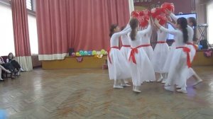 Танец с сердечками 06.03.2015 4 класс
