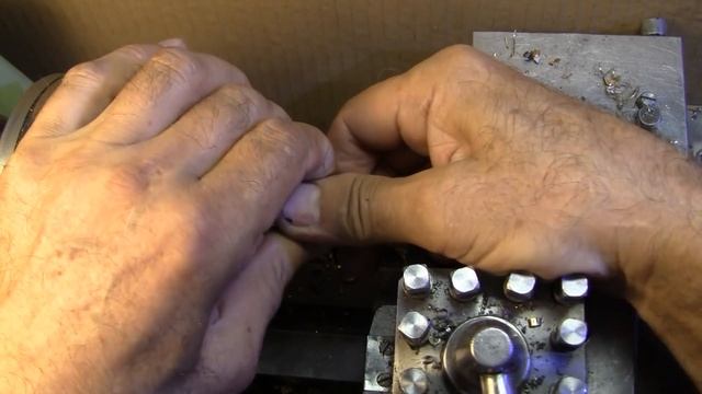 ЗАКРЕПЛЕНИЕ РЕЗЬБОВОЙ ДЕТАЛИ на токарном СТАНКЕ смотреть онлайн