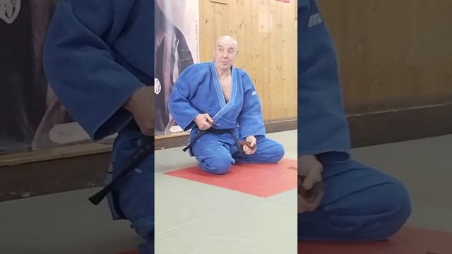 bending metal nails with your fingers / Sensei Kosorotov 8 dan Judo World Champion / strong fingers смотреть онлайн