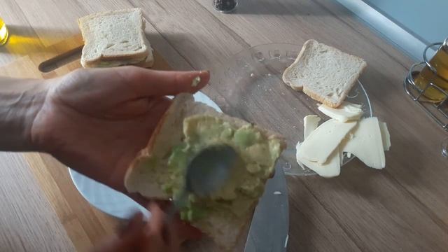 СУПЕР ВКУСНЫЕ БУТЕРБРОДЫ С АВОКАДО! СЭНДВИЧ С АВОКАДО И СЫРОМ смотреть онлайн