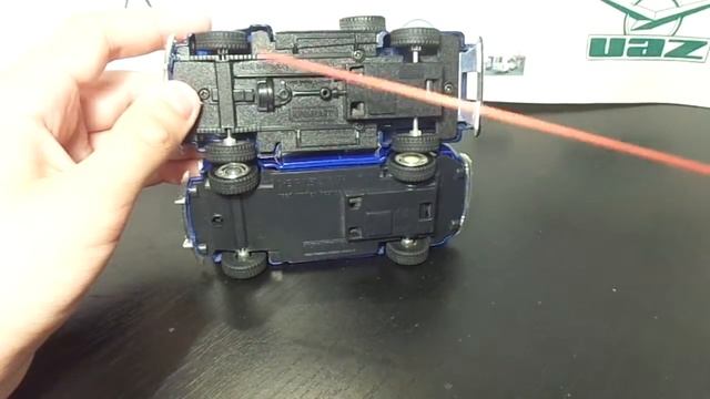 Сравнение Chevrolet 3100 Pick Up и Chevrolet Suburban (1950) (KINSMART)