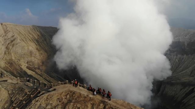 Malang, East Java. Adventuretown Indonesia смотреть онлайн