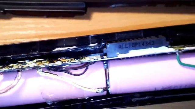 Démontage de la batterie Li-ion ASUS A41-X550A смотреть онлайн