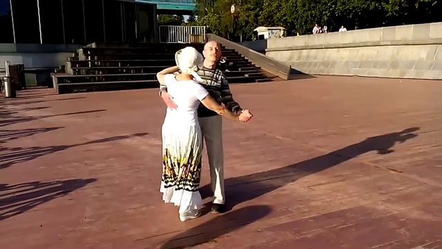 Венский вальс в парке Горького на набережной смотреть онлайн