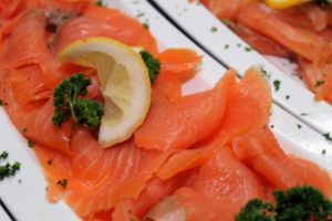 Как солить красную рыбу. Рецепт..mp4