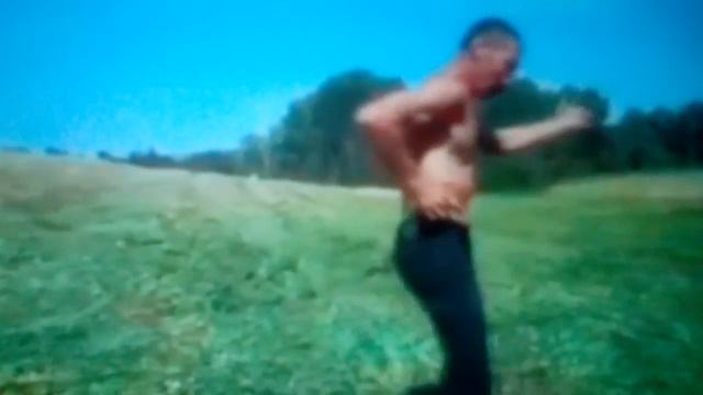 Мужик отжигает! Танец 7.40 смотреть онлайн