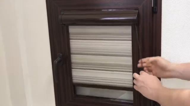 Кассетные рулонные шторы с направляющими цвета Венге ламинация смотреть онлайн