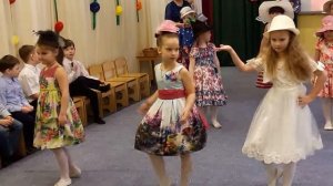 8 марта в детском садике. Танец Модницы.