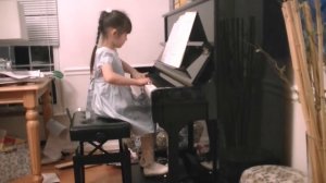Sofia is playing «мама первое слово» on piano