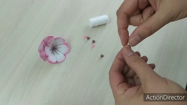 Подвесная конструкция с цветами из фоамирана