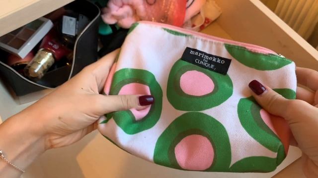 МОЙ ВТОРОЙ РАЗ возвращения на ютуб? Уборка туалетного столика/ Расхламление косметики ? смотреть онлайн