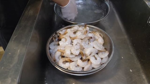 버거에 진심인 남자! 채소 빼고 모든 재료를 직접 만드는 수제버거집 / A man's amazing homemade burger смотреть онлайн