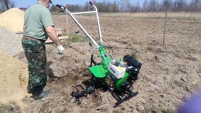 Распашка нашего дачного участка. Тест- драйв для мотоблока.