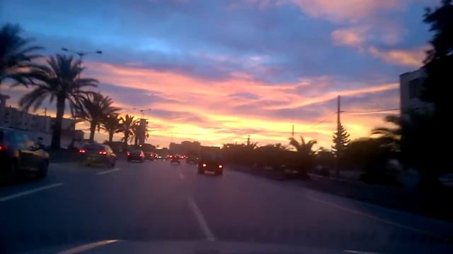 VID2- Vue du ciel Alger à l'aube sur l'autoroute (source de lumière)..جمال سماء الجزائر смотреть онлайн