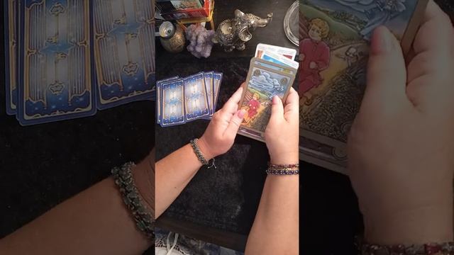 ЦЫГАНКА ГАДАЕТ!100%ИСПОЛНЕНИЕ.ТРИ ПОДАРКА ОТ ВСЕЛЕННОЙ В ПОЛНОЛУНИЕ. смотреть онлайн