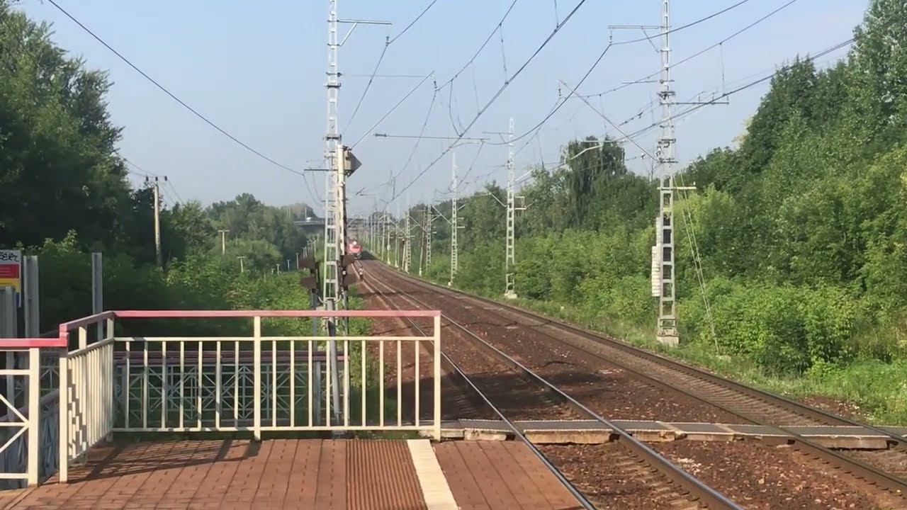 Белорусское направление ЖД. Платформа Перхушково. ЭП20 052 с пассажирским поездом и почтовым вагоном смотреть онлайн